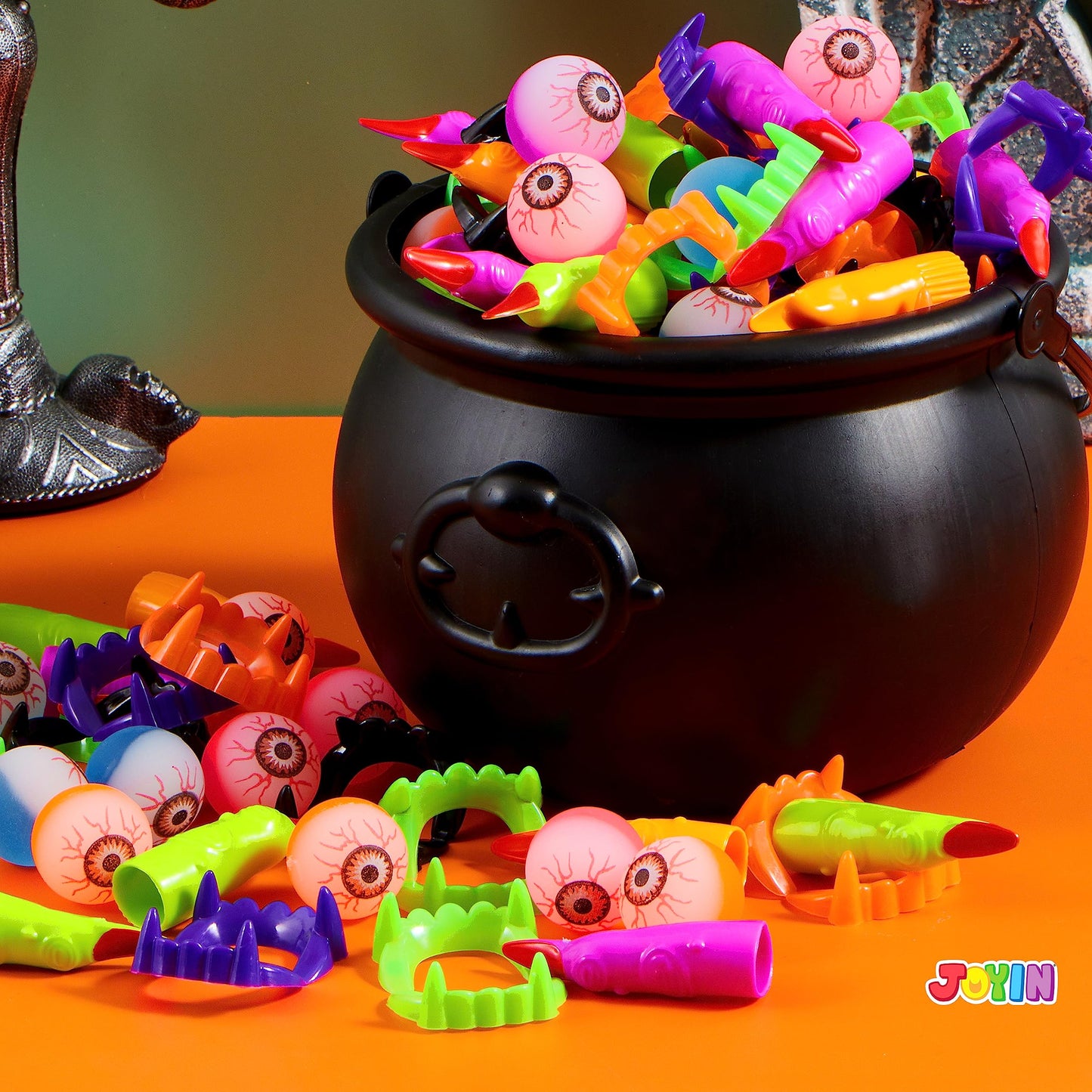 JOYIN 72 PCS Halloween Party Favors Game Toy Gifts-Scary Eyeballs, Witch Fingers and Vampire Teeth Set for Kids Child Trick or Treat Party Supplies, Gift Exchange, Halloween Carnival Game Prizes