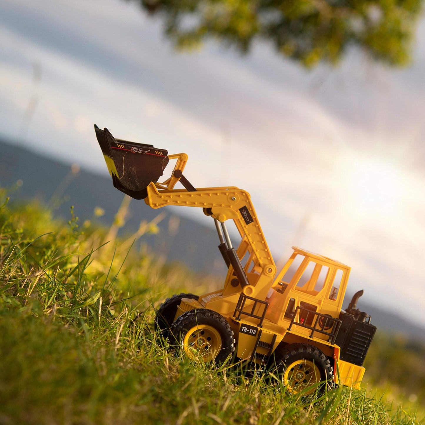 Top Race 5-Channel RC Front Loader Tractor - 14" Electric Construction Truck with Lights & Sounds - Perfect Digger Toy for Boys and Girls Ages 3+