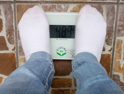 NewlineNY Step On Super Mini Smallest Travel Bathroom Scale with Protection Sleeve: NY-SMS-S001-BG + SBB0638SM-WH Off White