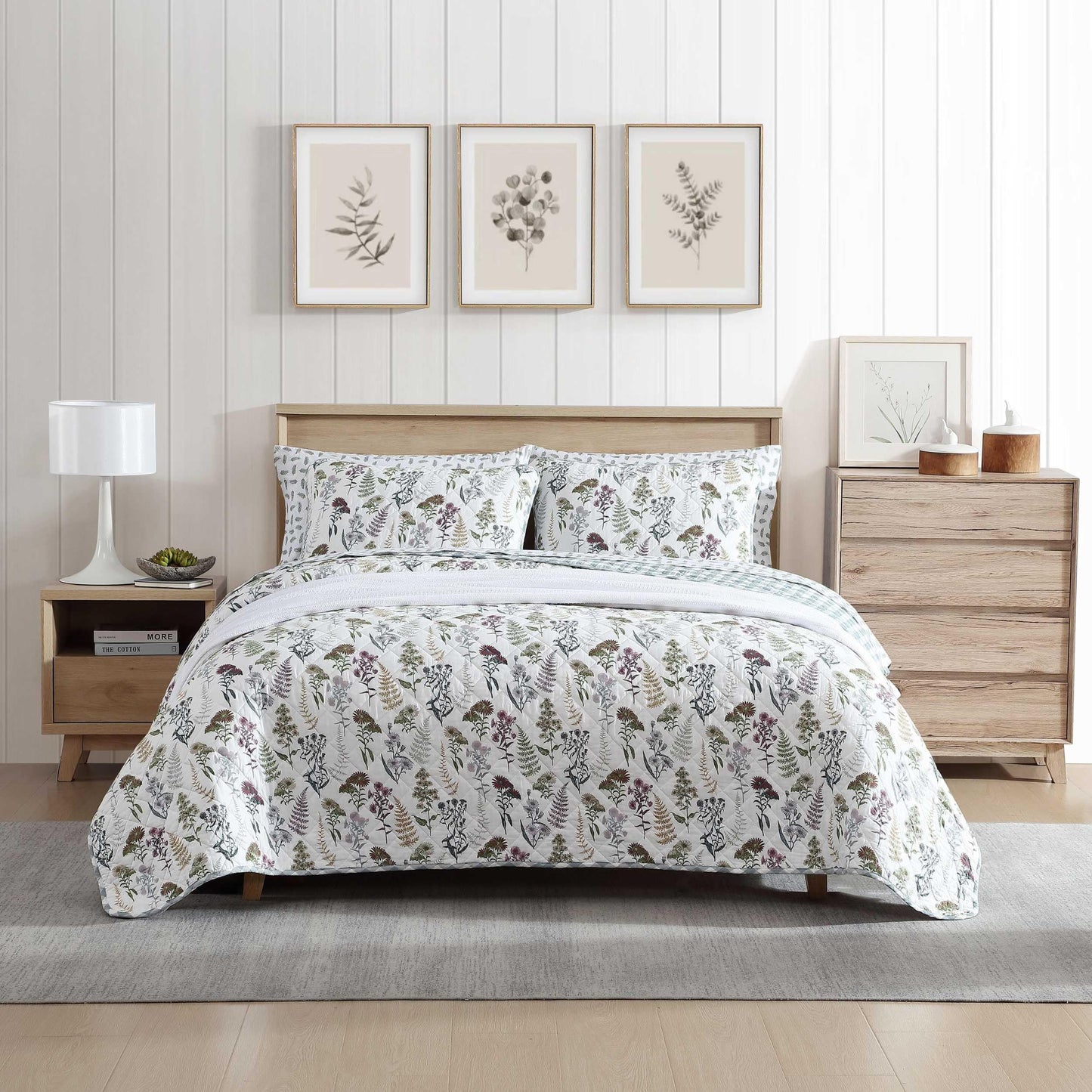 Eddie Bauer - Full/Queen Quilt Set, Reversible Cotton Bedding with Matching Shams, Classic Floral Home Decor with Plaid Reverse (Flower Field Green, Full/Queen)