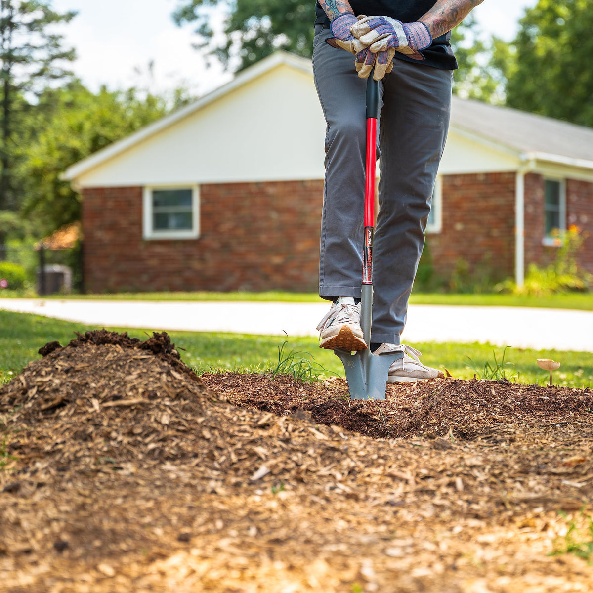 Root Slayer 22311 Nomad Compact Steel Garden Spade for Digging Soil and Root Removal, Portable Tool, Red