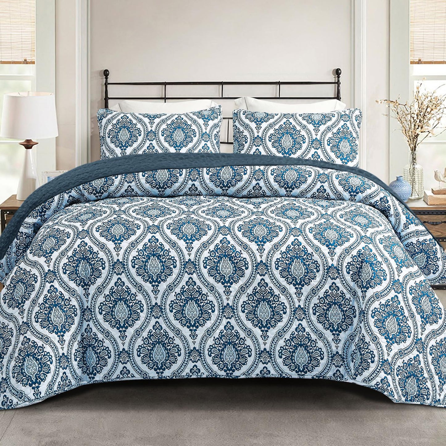 Exclusivo Mezcla Reversible Boho Quilts Queen Size, Blue Soft Bedspreads Lightweight Coverlet All Season Damask Quilt Bedding Set with Printed Floral Pattern (1 Quilt, 2 Pillow Shams)