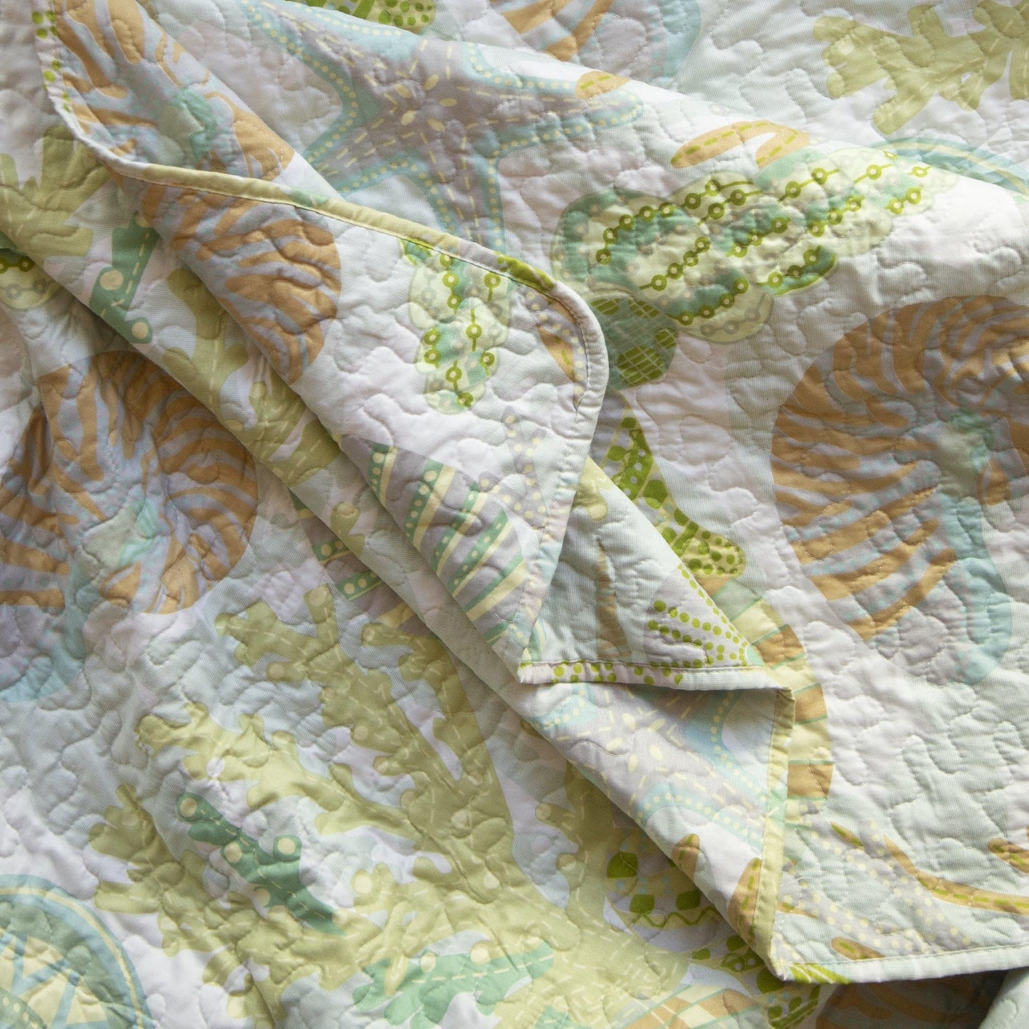 Carstens Coastal Beach Bedding Set, Nautical 3-Piece Microfiber Ocean Quilt, Coastal Reef, King