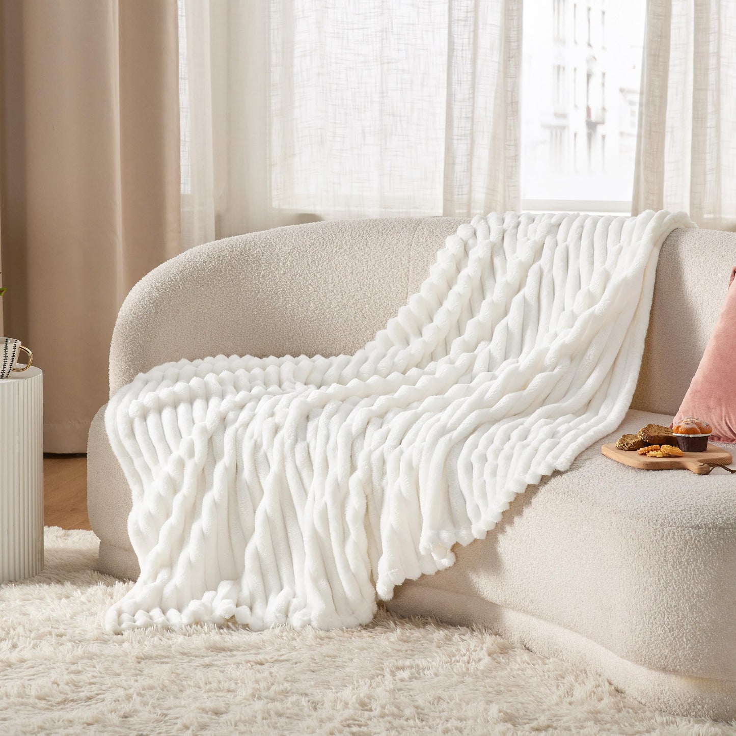 Bedsure Fleece Twin Blanket（White ＆ Beige）