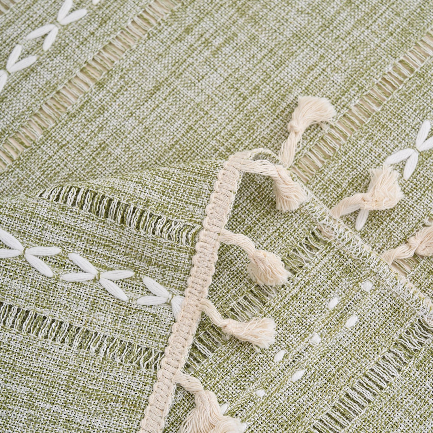 Wuluwala Small Bedside Tablecloth Nightstand Cover Cloth with Tassels Rustic Farmhouse End Table Cloth Linen Side Table Cover Suitable for Living Room Spring Summer Wedding Home Decor, Green