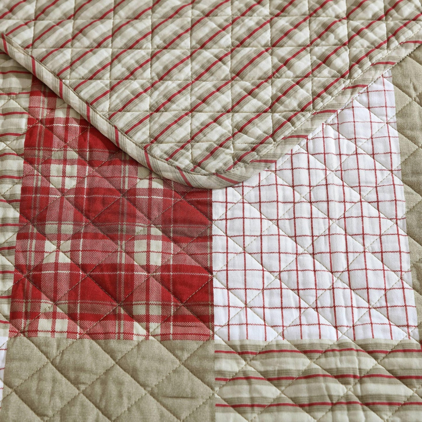 Eddie Bauer - Quilt Set, Reversible Cotton Bedding with Matching Shams, Luxurious Bedding Set (Camino Island Red, Queen)