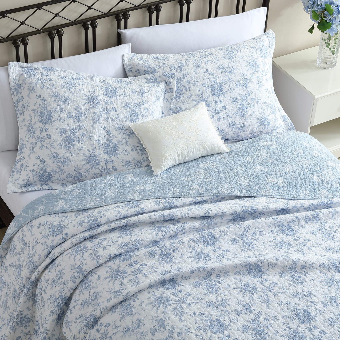 Laura Ashley - Twin Quilt Set, Soft Cotton Bedding with Matching Sham, Reversible Floral Toile Design, Floral Room Decor, Lightweight for Year-Round Layering (Walled Garden Blue)