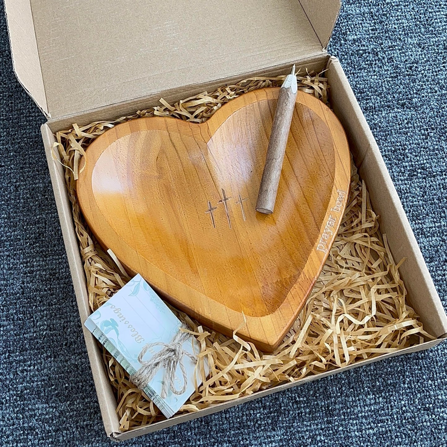 Pawnoc Heart Prayer Bowl with 30 Cards, Meaningful Gift for Friend, Handcrafted Wooden Bowl with Cross, Christian Decor, Religious Gift for Women, Mom, Dad, Daughter, or Husband, Perfect for Easter