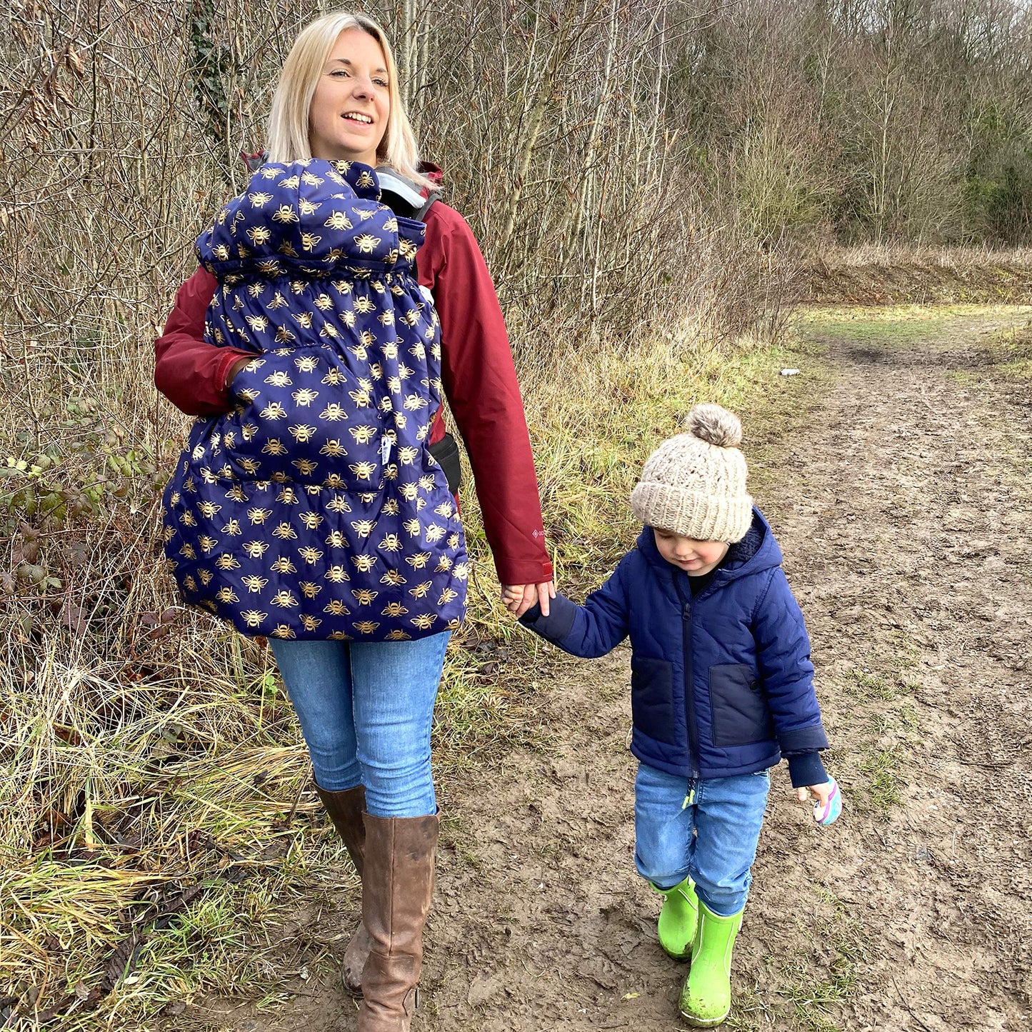 BundleBean - Babywearing All-Weather Waterproof Sling and Baby Carrier Cover (Gold Bees) - Rain Cover with Fleece Lining, Universal Fit, Fits Front & Back Carriers, Protection from Rain & Wind
