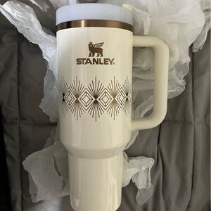 Cream White Stanley – Elegant Simplicity, Timeless Design